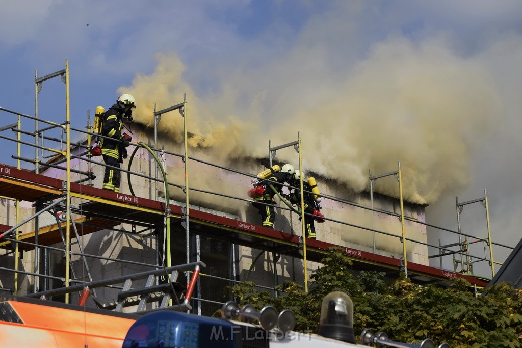 Dachstuhlbrand Koeln Poll Geislarerstr P090.JPG - Miklos Laubert